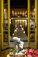 Arro Khampa by Zinc Journey Lijiang