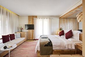 Arro Khampa by Zinc Journey Lijiang