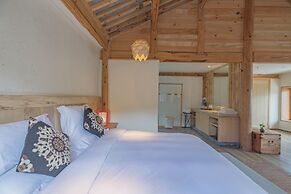 Arro Khampa by Zinc Journey Lijiang