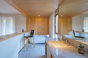 Arro Khampa by Zinc Journey Lijiang