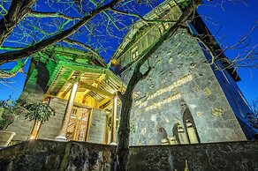 Arro Khampa by Zinc Journey Lijiang