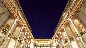 Arro Khampa by Zinc Journey Lijiang