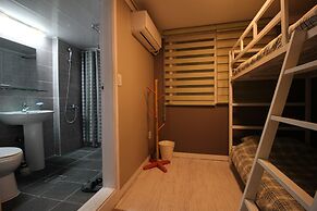 Bunk Guest House - Hostel