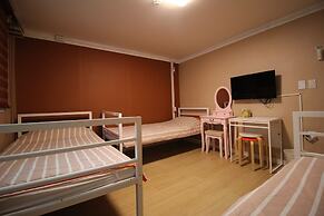 Bunk Guest House - Hostel