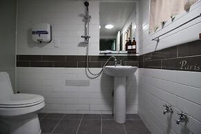 Bunk Guest House - Hostel