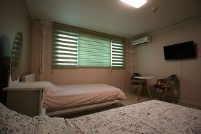 Bunk Guest House - Hostel