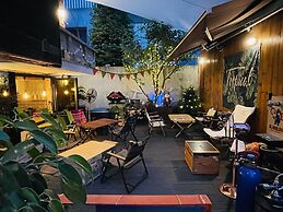 Bunk Guest House - Hostel