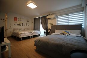 Bunk Guest House - Hostel