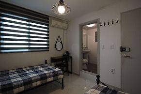 Bunk Guest House - Hostel