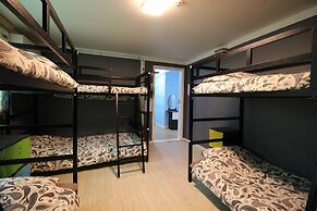 Bunk Guest House - Hostel