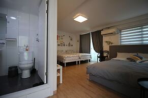 Bunk Guest House - Hostel