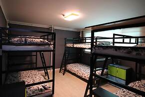 Bunk Guest House - Hostel