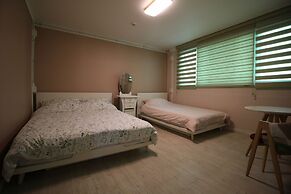 Bunk Guest House - Hostel