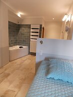 Au Relais Provencal