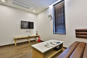 Jongno Makers X Pretty Hotel