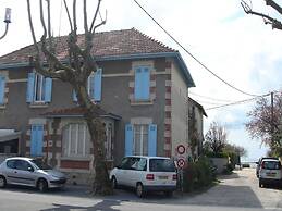 Les Flots Bleus