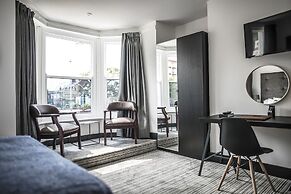 Sinclair's Bar, Lounge & Rooms