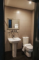 Sinclair's Bar, Lounge & Rooms