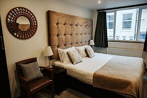 Sinclair's Bar, Lounge & Rooms