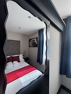 Sinclair's Bar, Lounge & Rooms
