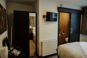 Sinclair's Bar, Lounge & Rooms