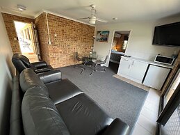 Golden Beach Motor Inn