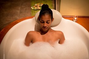 Oasis Hotel Restaurant & Spa