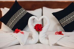 Elegant Hotel Pyi Thar Yar