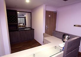 Elegant Hotel Pyi Thar Yar