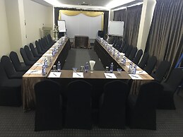 Elegant Hotel Pyi Thar Yar