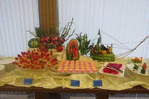 Elegant Hotel Pyi Thar Yar