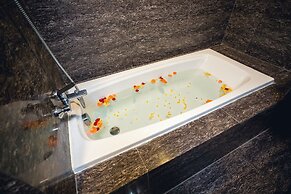 Elegant Hotel Pyi Thar Yar