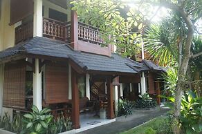 Batu Bolong Cottages