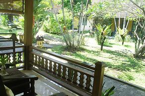 Batu Bolong Cottages