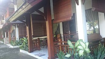 Batu Bolong Cottages