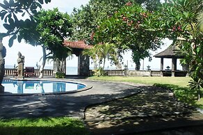 Batu Bolong Cottages