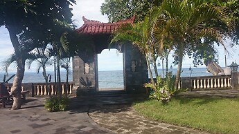 Batu Bolong Cottages