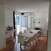 Top city center Lion Monument