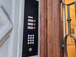 Top city center Lion Monument