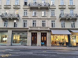 Top city center Lion Monument