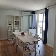 Top city center Lion Monument