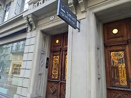 Top city center Lion Monument