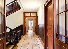 Top city center Lion Monument