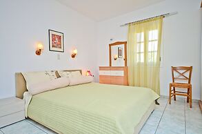 Ydreos Studios & Apartments