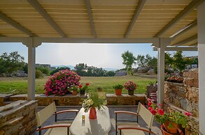 Ydreos Studios & Apartments