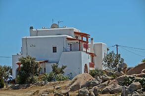 Ydreos Studios & Apartments