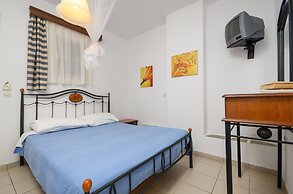 Ydreos Studios & Apartments