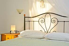 Ydreos Studios & Apartments