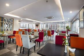 Maple Leaf Hotel & Apartment