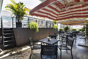 Maple Leaf Hotel & Apartment